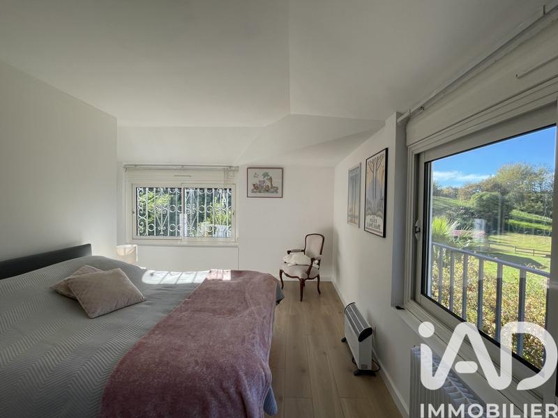 Maison - 221 m² - 8 pièces