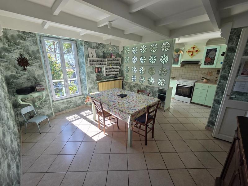 Maison - 140 m² - 8 pièces