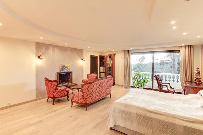 Propriété - 659 m² - 8 pièces