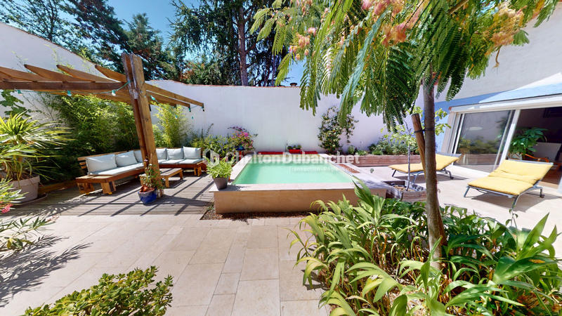 Maison - 200 m² - 6 pièces