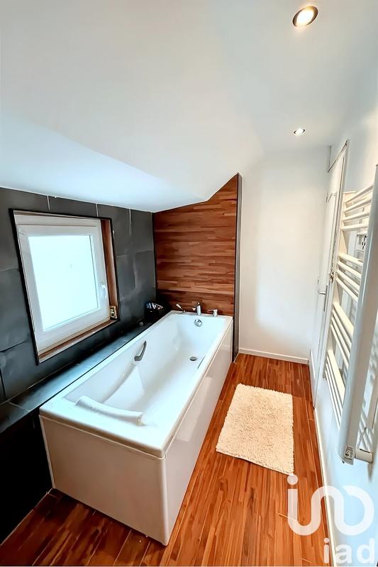 Maison - 95 m² - 3 pièces