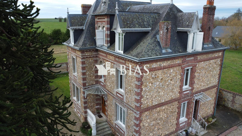 Maison - 300 m² - 12 pièces