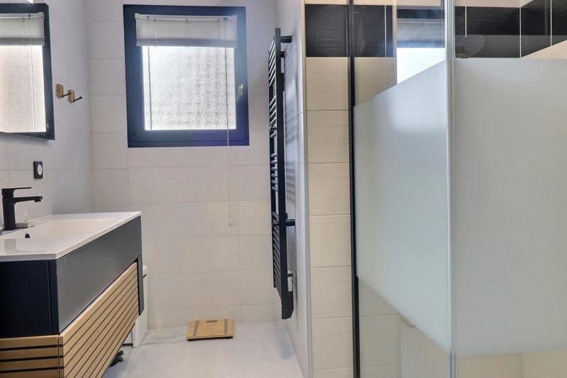 Maison - 241 m² - 7 pièces