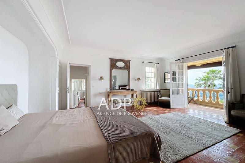 Maison - 210 m² - 6 pièces