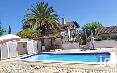 Maison - 290 m² - 9 pièces