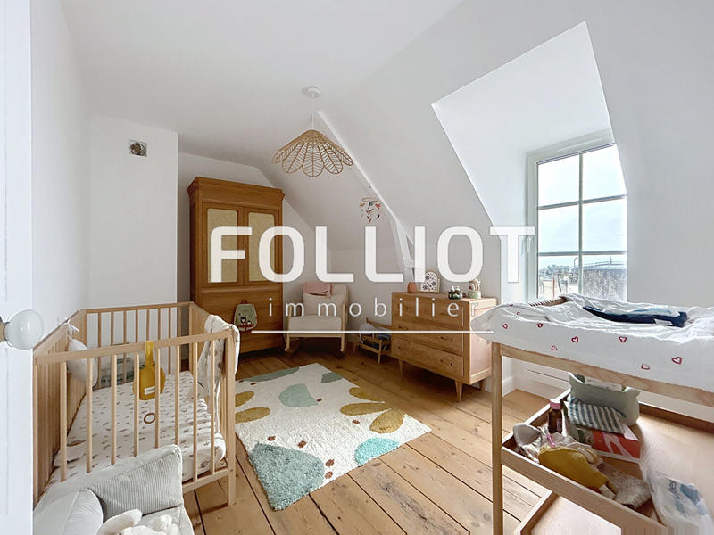 Maison - 240 m² - 8 pièces