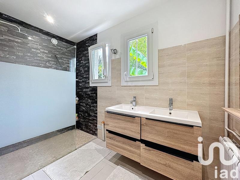 Maison - 180 m² - 8 pièces