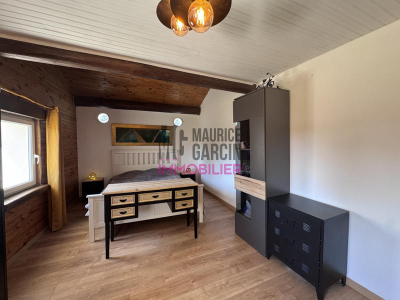 Maison - 202 m² - 9 pièces