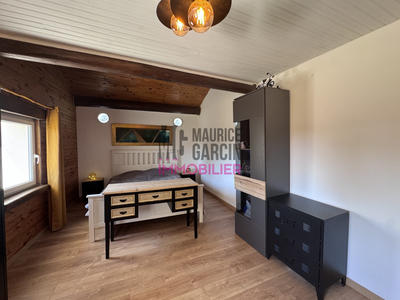 Maison - 202 m² - 9 pièces