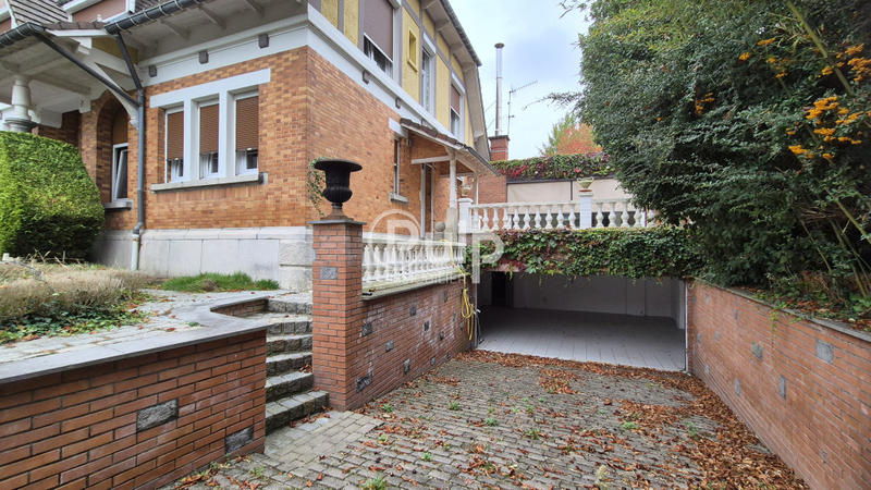 Maison de maîtres - 407 m² - 10 pièces