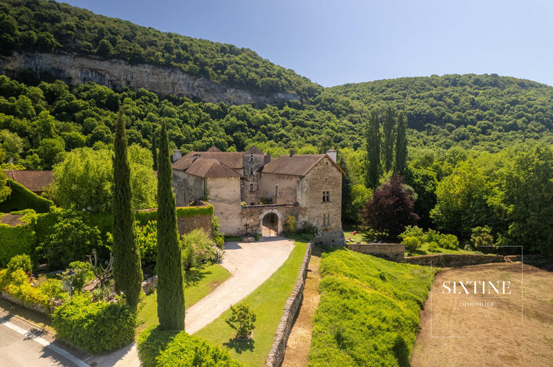 Château - 500 m² - 12 pièces