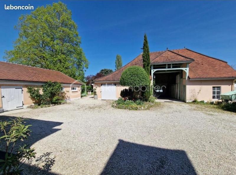 Demeure - 225 m² - 6 pièces