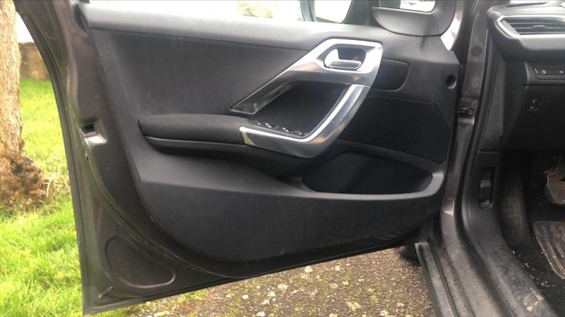 Peugeot 2008 1.2 PureTech 110 Allure Business