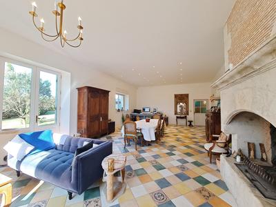 Maison - 185 m² - 15 pièces