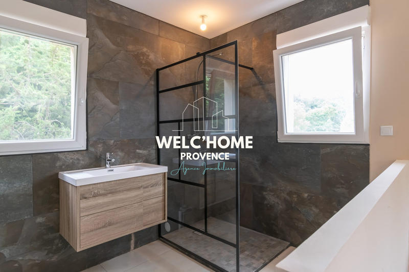 Maison - 235 m² - 7 pièces