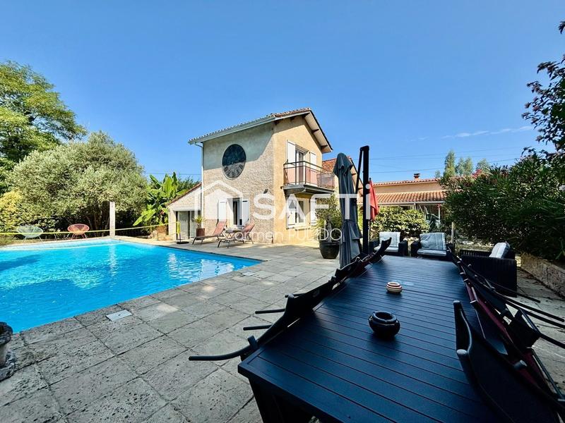 Maison - 260 m² - 7 pièces