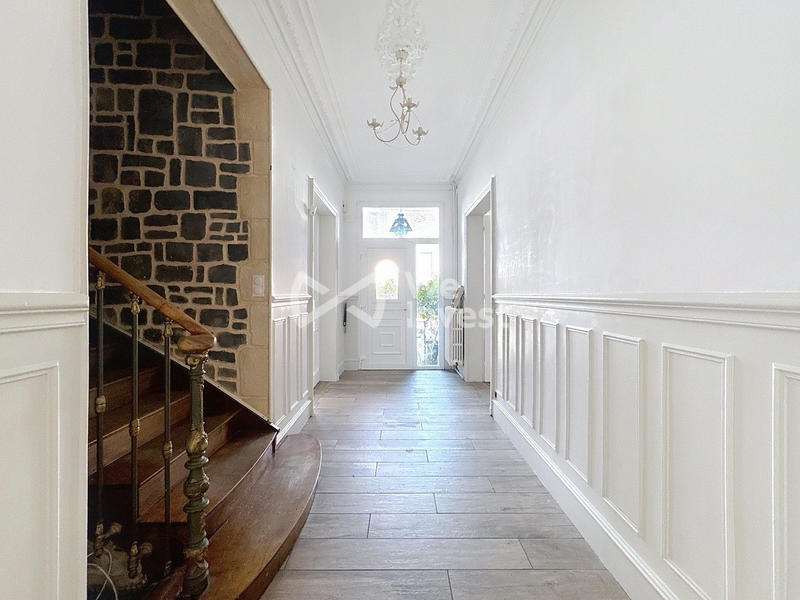 Maison - 200 m² - 10 pièces