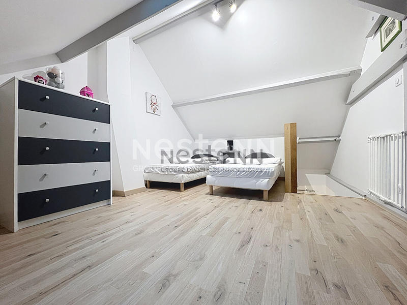 Maison - 261 m² - 8 pièces