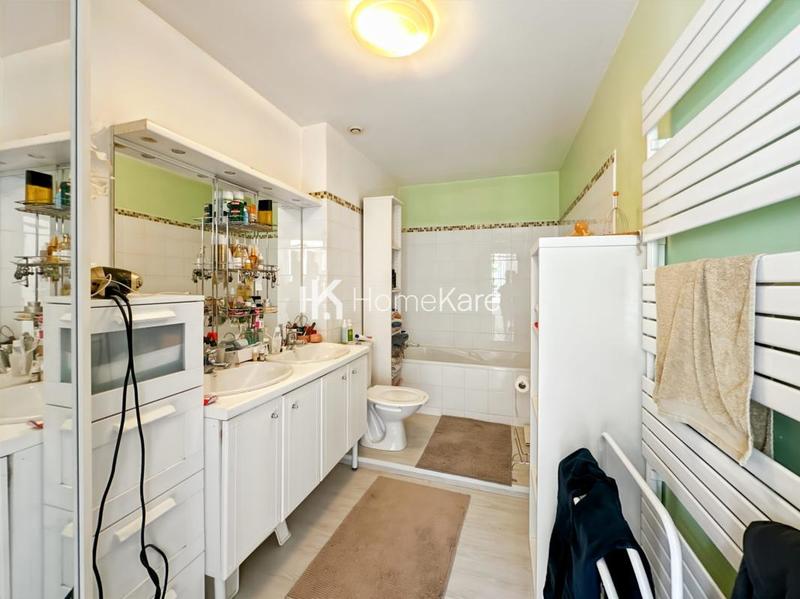 Maison - 300 m² - 9 pièces