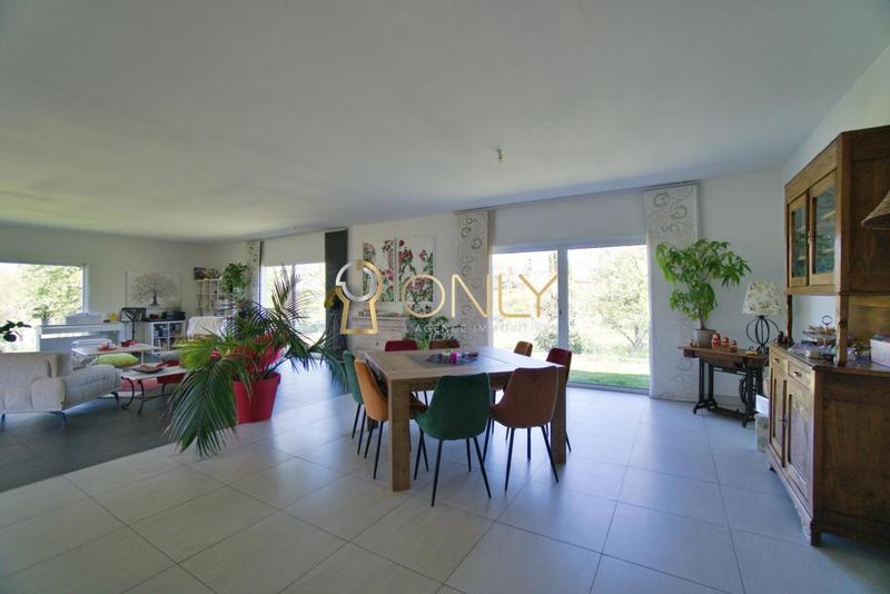 Maison - 228 m² - 6 pièces