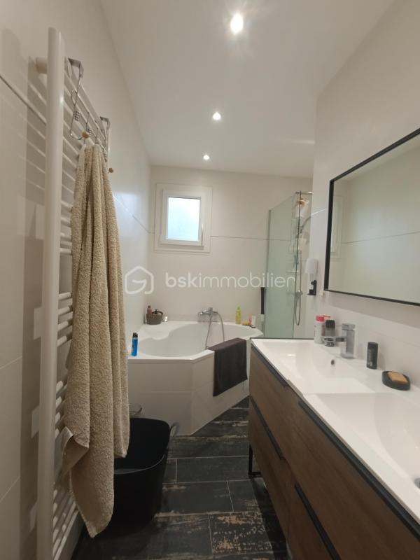 Maison traditionnelle - 110 m² - 5 pièces