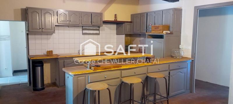 Maison - 235 m² - 11 pièces