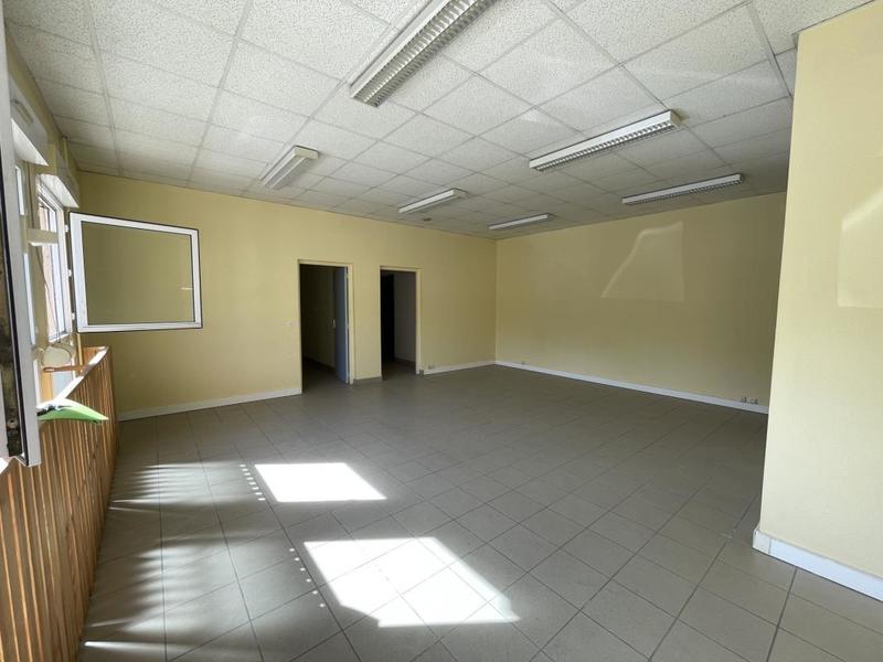 Local d'activité / Entrepôt - 64 m²