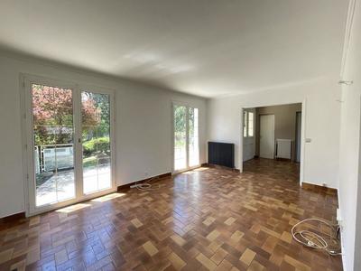 Maison - 240 m² - 8 pièces