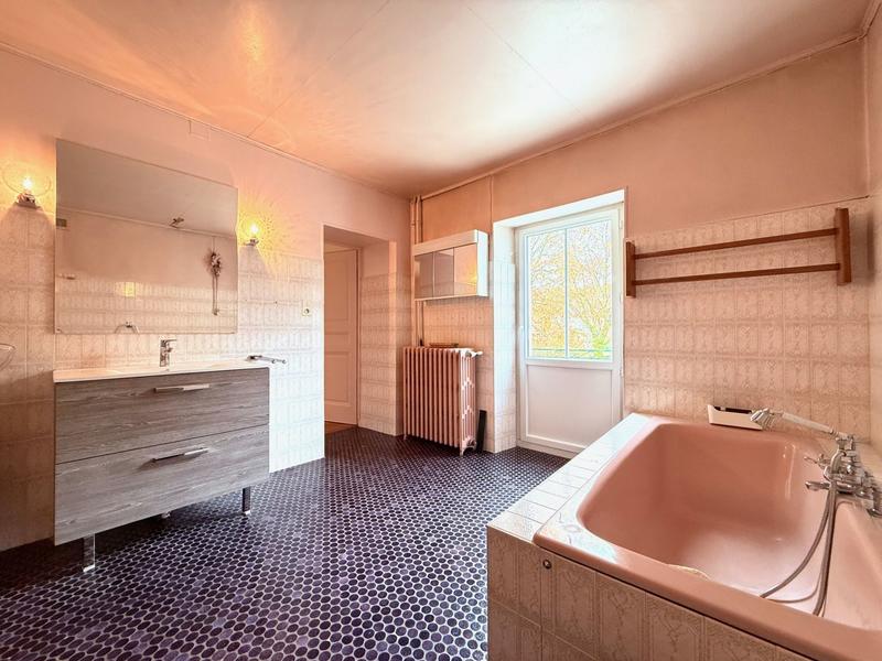 Maison - 240 m² - 9 pièces