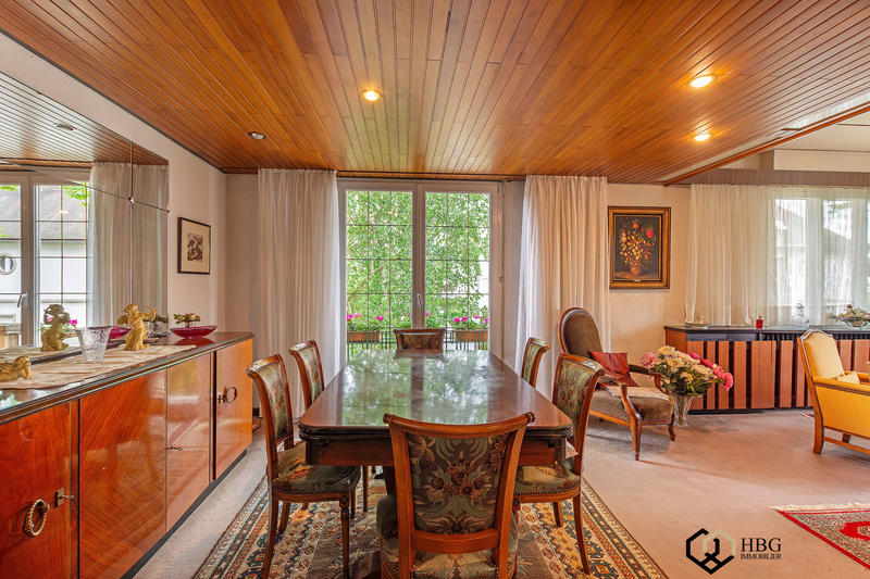 Maison - 310 m² - 13 pièces