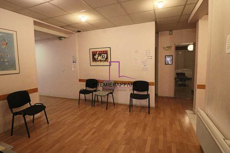 Local d'activités - 182 m²