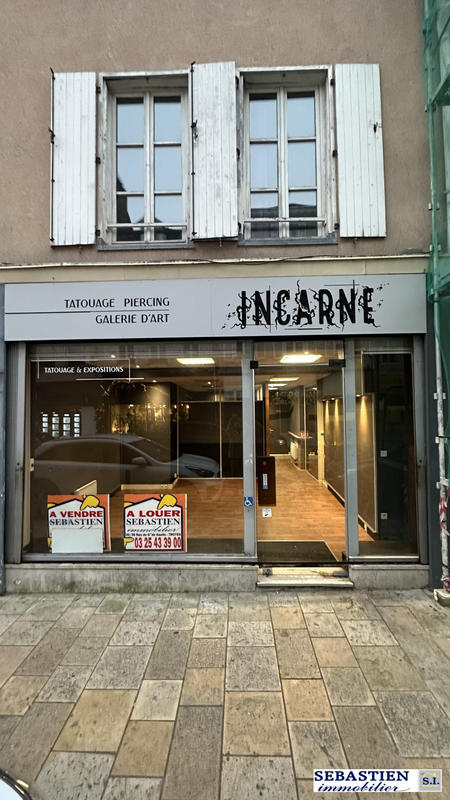 Local commercial - 76 m² - 6 pièces