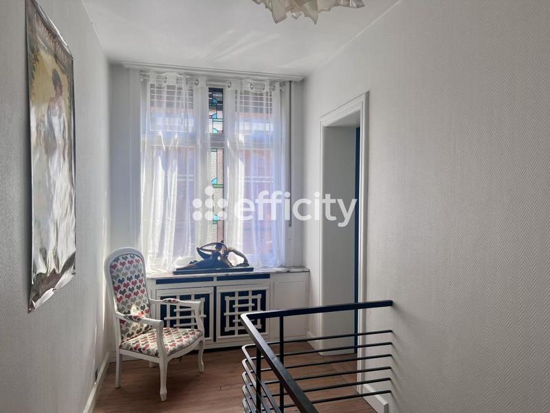 Maison - 201 m² - 8 pièces