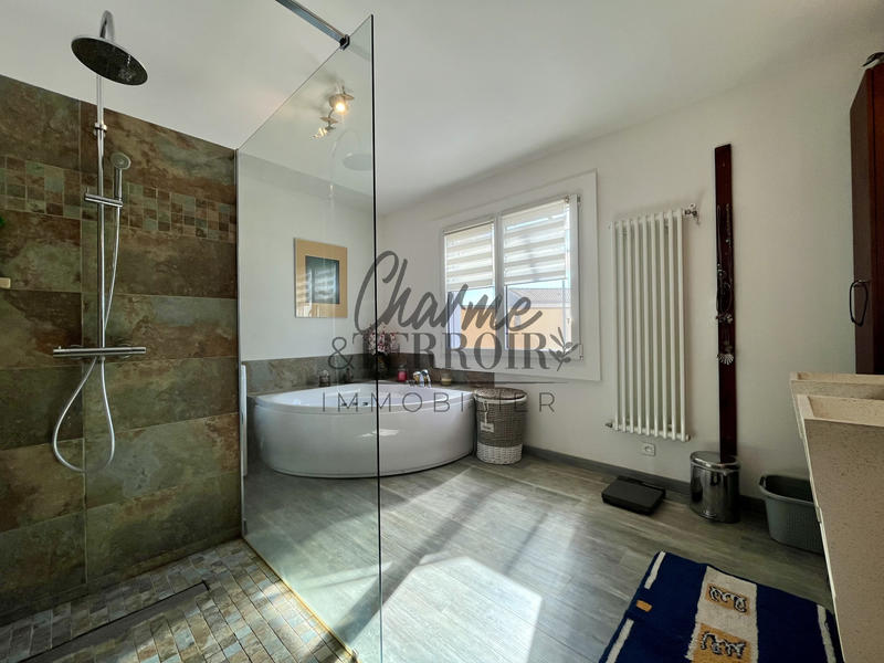 Villa - 170 m² - 9 pièces