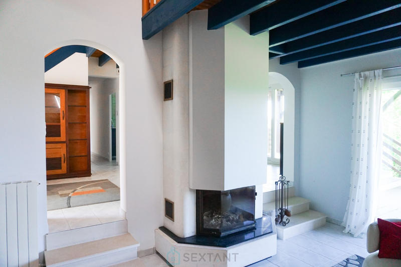 Maison - 219 m² - 9 pièces