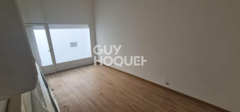 Local commercial - 120 m² - 4 pièces