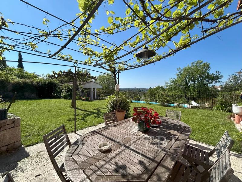 Villa - 250 m² - 9 pièces