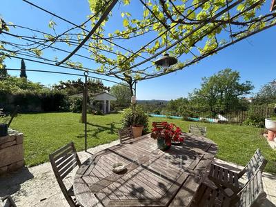 Villa - 250 m² - 9 pièces