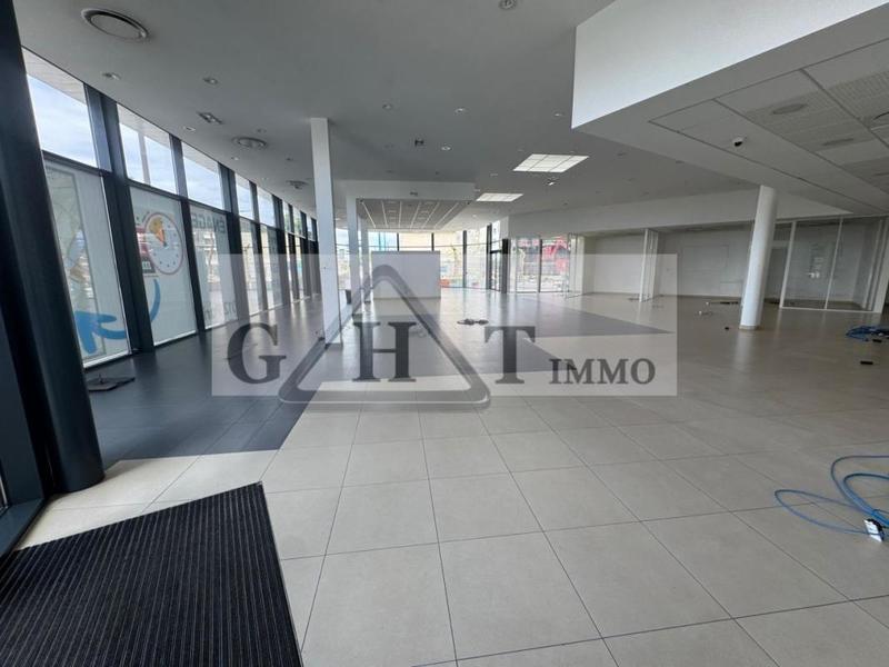 Entrepôt - 2 239 m²