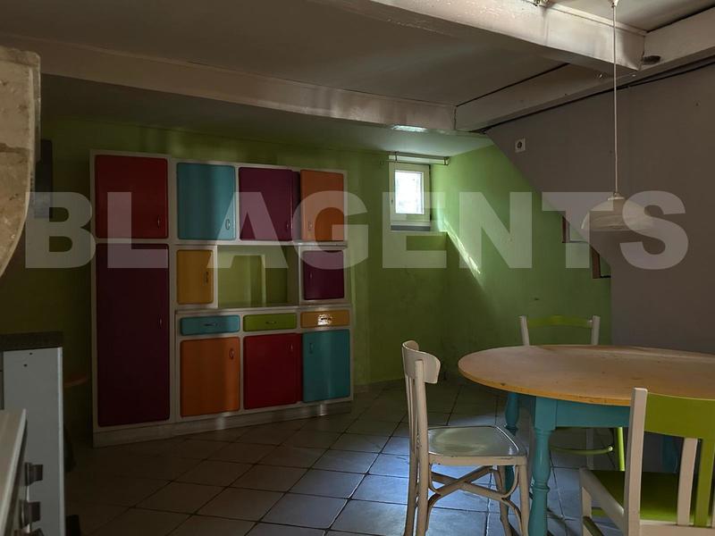 Maison - 330 m² - 10 pièces