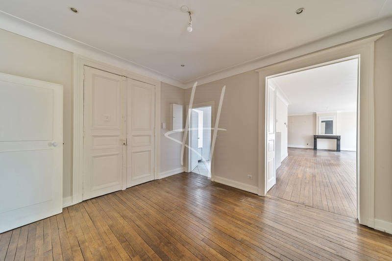 Appartement - 185 m² - 6 pièces