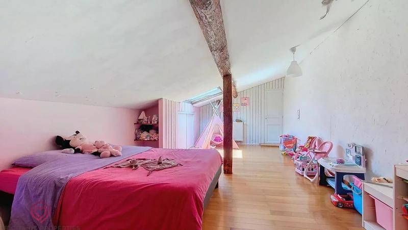 Propriété - 202 m² - 5 pièces