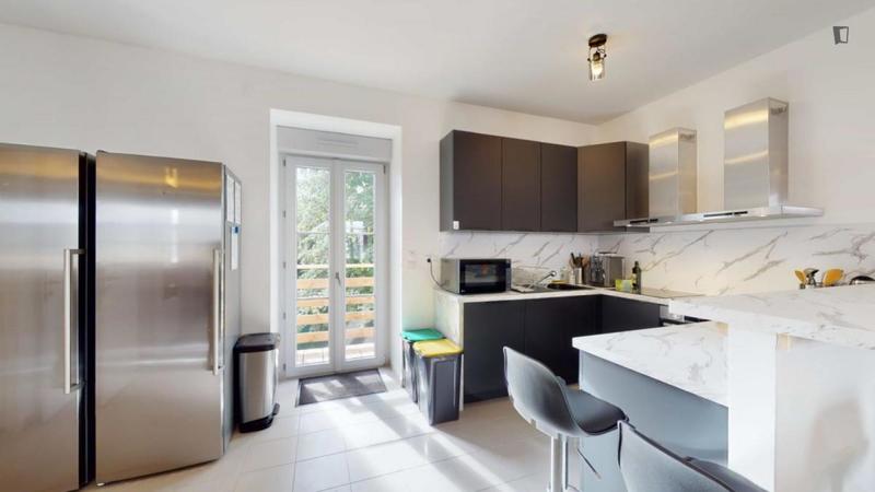 Chambre - 11 m² - 13 pièces