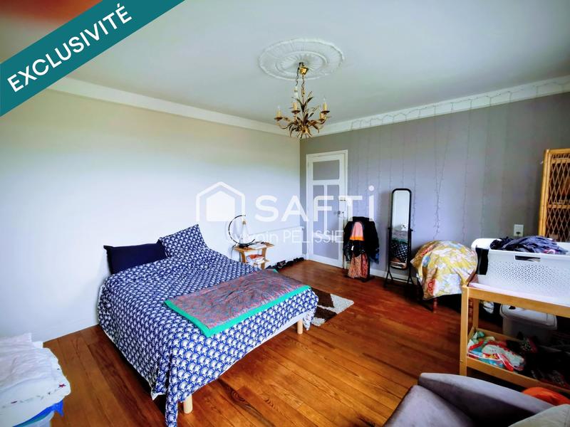 Maison - 230 m² - 9 pièces