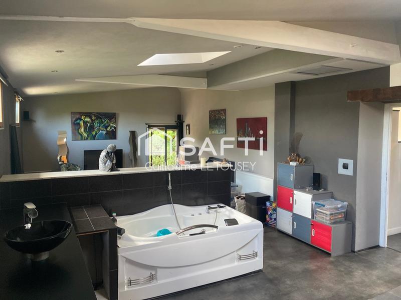 Maison - 228 m² - 8 pièces