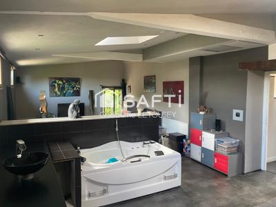 Maison - 228 m² - 8 pièces