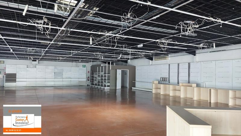 Local commercial - 896 m²