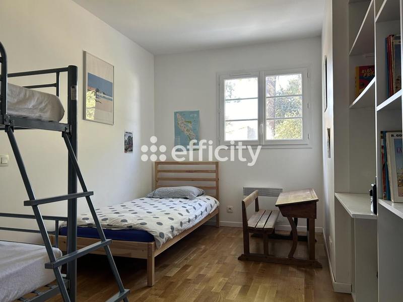 Maison - 165 m² - 9 pièces