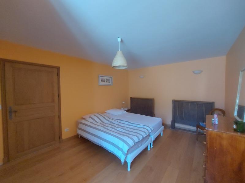 Maison traditionnelle - 262 m² - 6 pièces