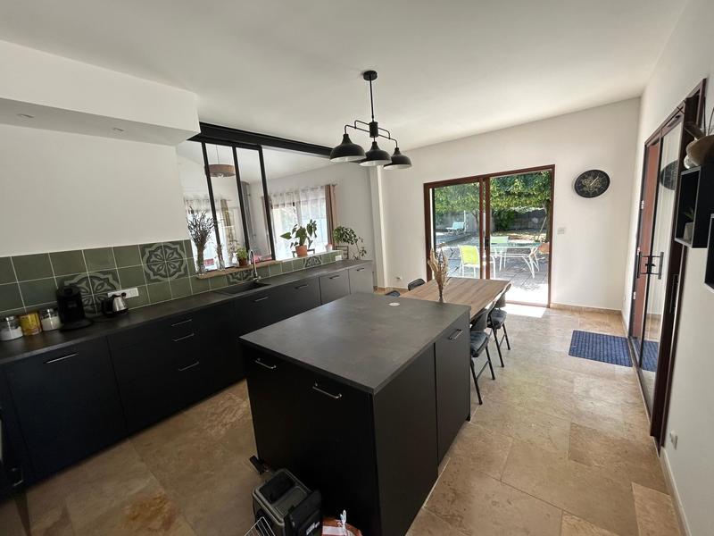 Maison - 221 m² - 5 pièces